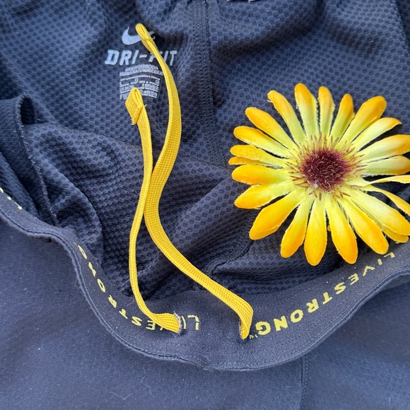 ✔️ NIKE; Black w/Yellow Livestrong Shorts in Men’s Size Large; Nice Condition! - Picture 10 of 12